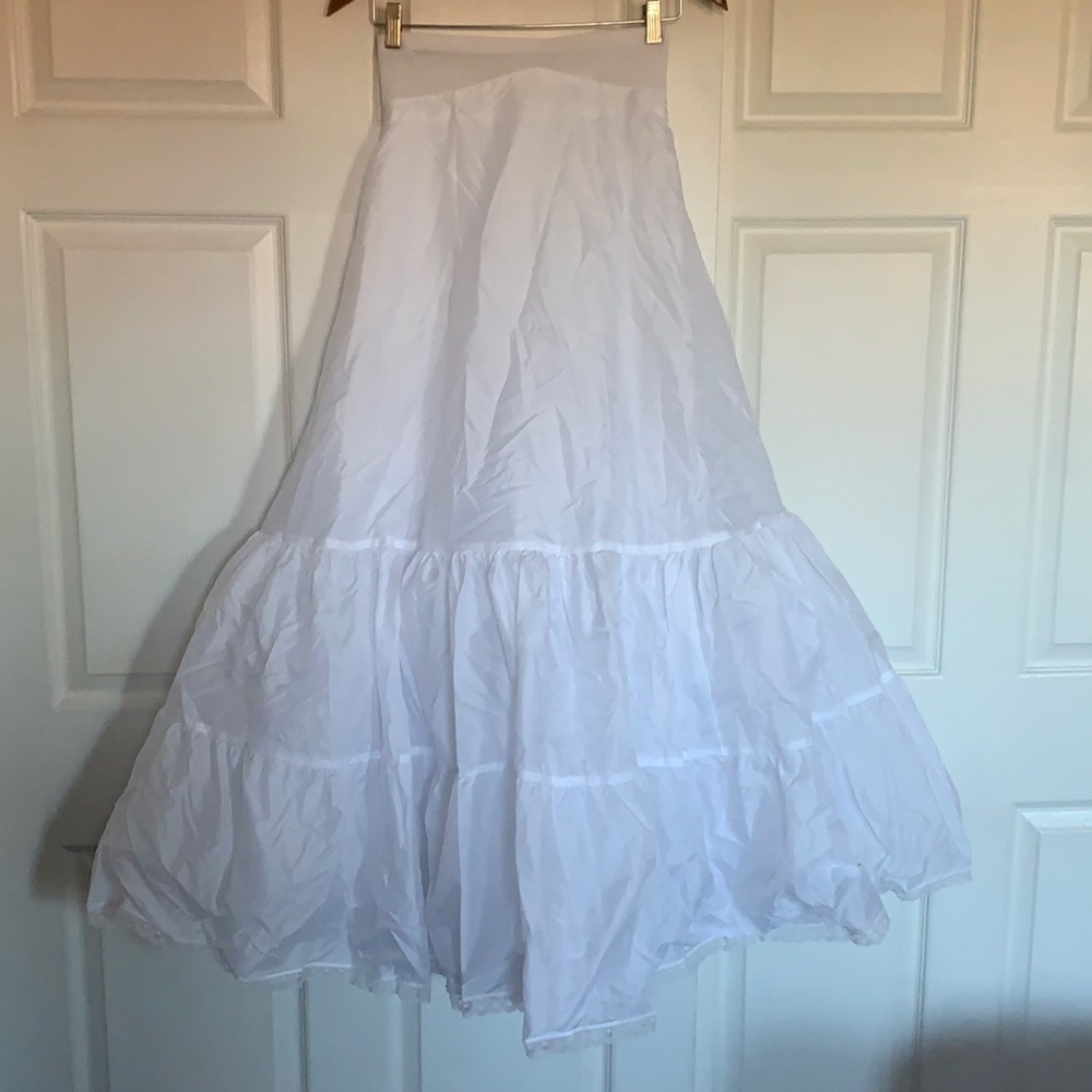 David’s Bridal Two-Tier Medium Fullness A-Line Slip Size 4 NWT